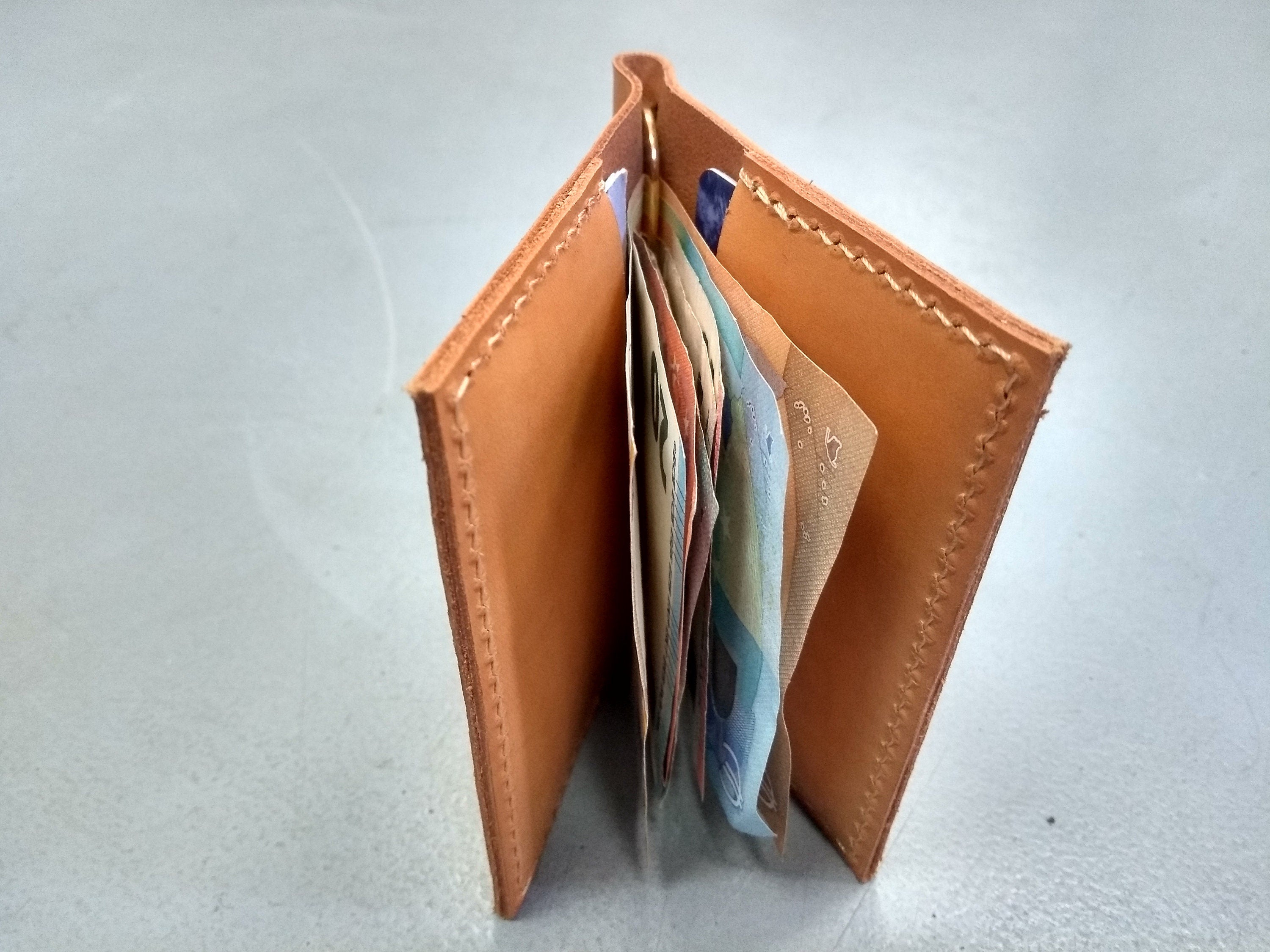 Pince à billets + Cartes bancaires