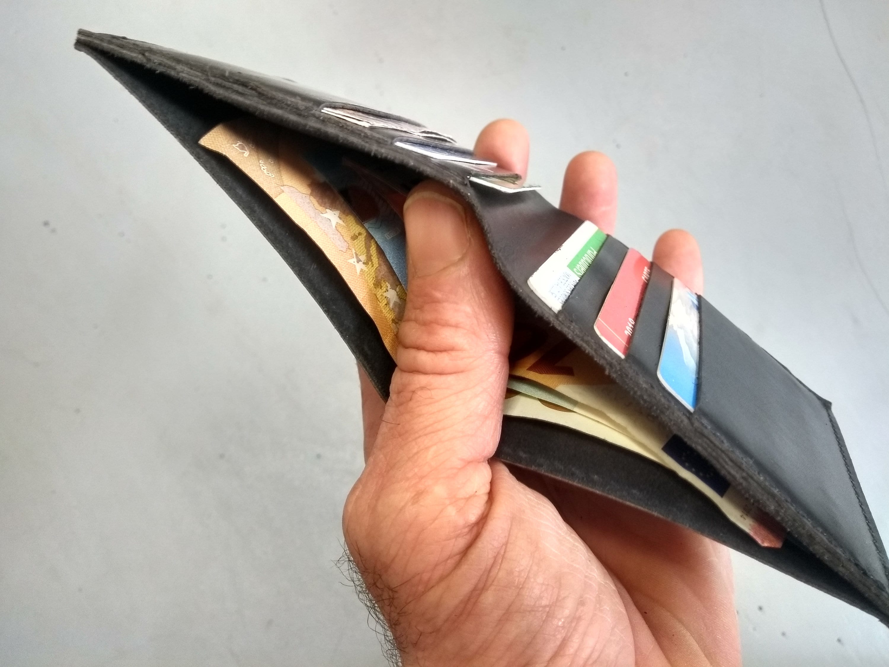 Porte-cartes 6 compartiments + poche à billets